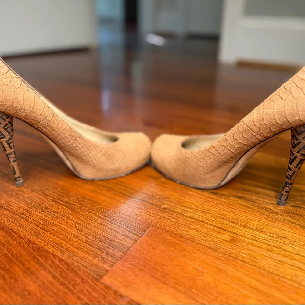 Fendi Brown Textured Heels - Picture 4 of 16